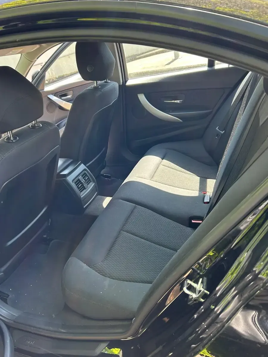 Gebraucht BMW 318 2012 Schwarz Limousine