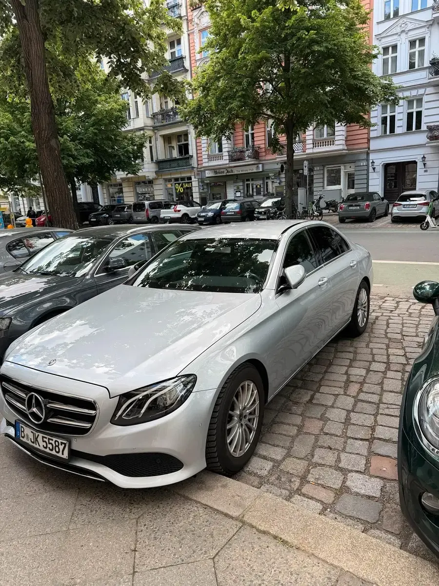 Usado Mercedes E200 197 CV (144 kW) 2019 Plateado Berlina
