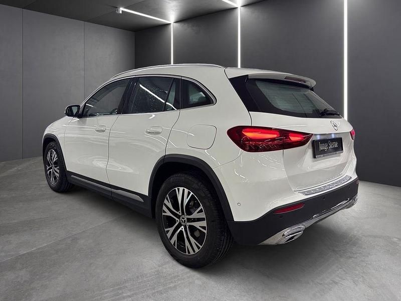 Gebraucht Mercedes GLA180 Progressive 136 PS (100 kW) 2024 Weiß SUV