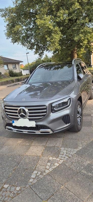 Grau Gebraucht 2024 Mercedes GLB200 SUV | 39.500 € (Etwas zu teuer) - Bild 1/4