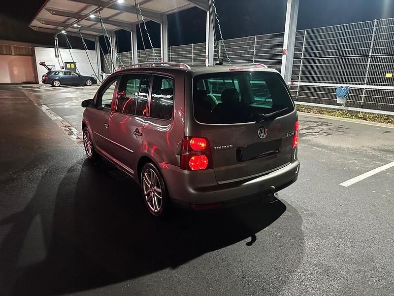 Gebraucht VW Touran 140 PS (102 kW) 2007 Silber Van / Kleinbus
