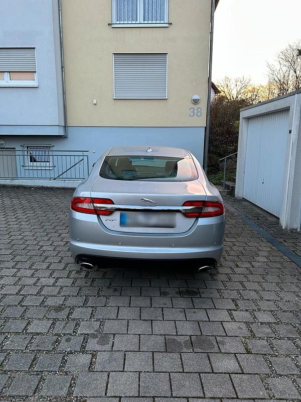 Gebraucht Jaguar XF 240 PS (176 kW) 2013 Silber Limousine
