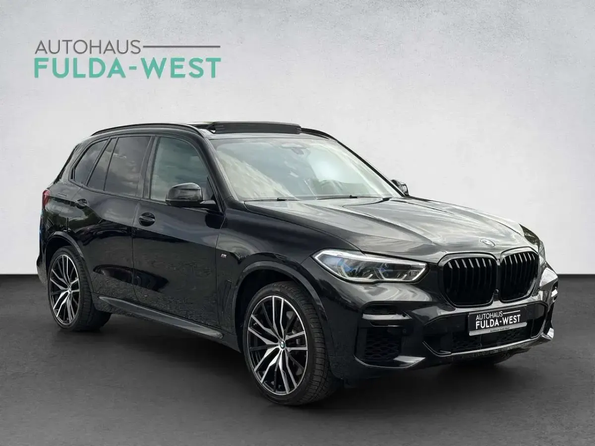 Gebraucht BMW X5 M 530 PS (389 kW) 2022 Black sapphire metallic SUV