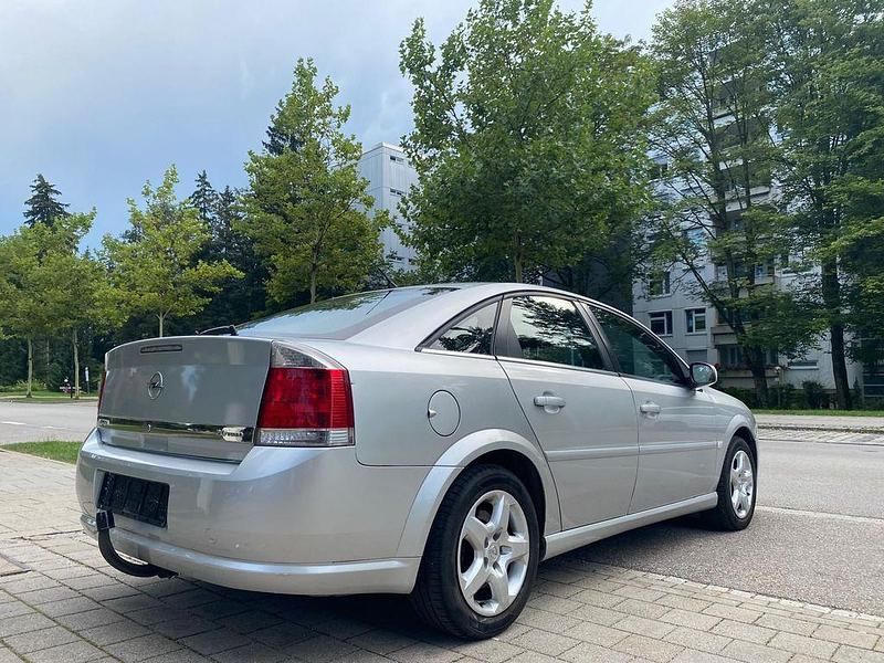 Gebraucht Opel Vectra Edition 175 PS (128 kW) 2007 Silber Limousine