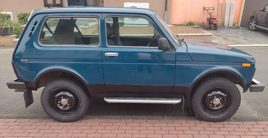 Gebraucht Lada niva 83 PS (61 kW) 2012 Blau SUV