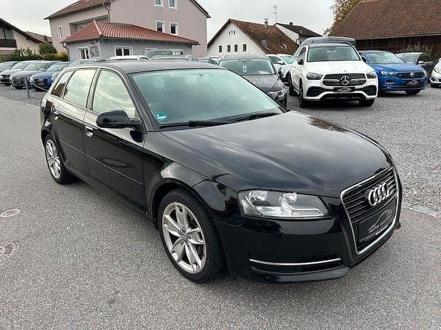 Brillantschwarz Gebraucht 2010 Audi A3 Attraction Limousine | 3.890 € (Guter Preis) - Bild 1/4