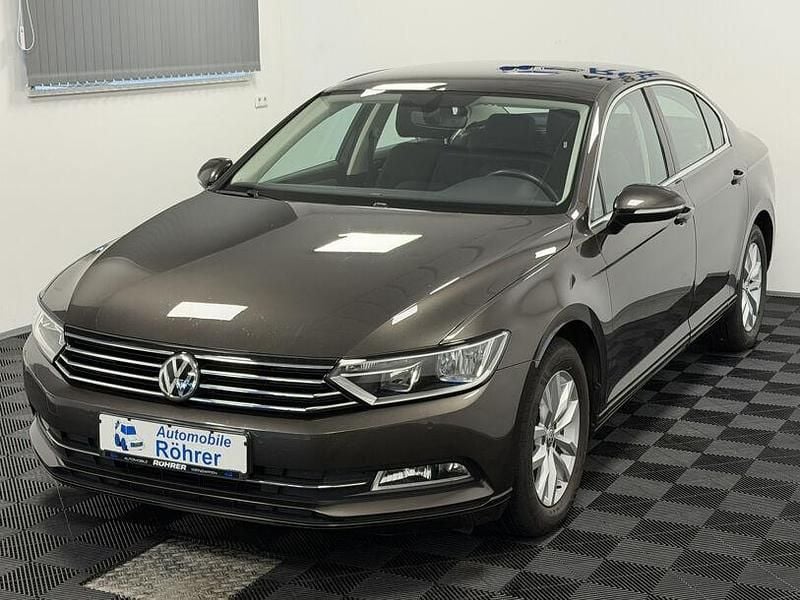 Usado VW Passat Comfortline 150 HP (110 kW) 2018 Castanho Sedan