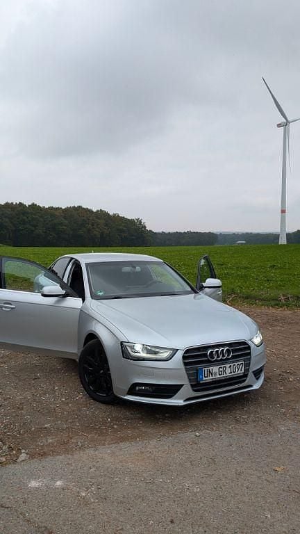 Silber Gebraucht 2013 Audi A4 Attraction Limousine | 10.000 € (Etwas zu teuer) - Bild 1/4