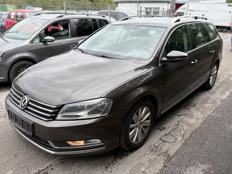 Schwarz Gebraucht 2012 VW Passat Comfortline Kombi | 4.499 € (Superpreis) - Bild 1/4