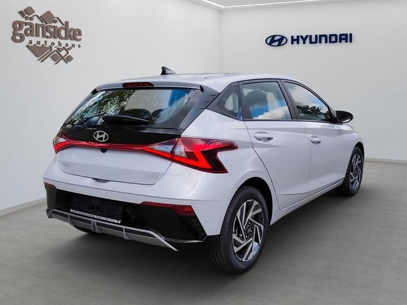 Neu Hyundai i20 Trend 101 PS (74 kW) 2025 Lumen grey Kleinwagen