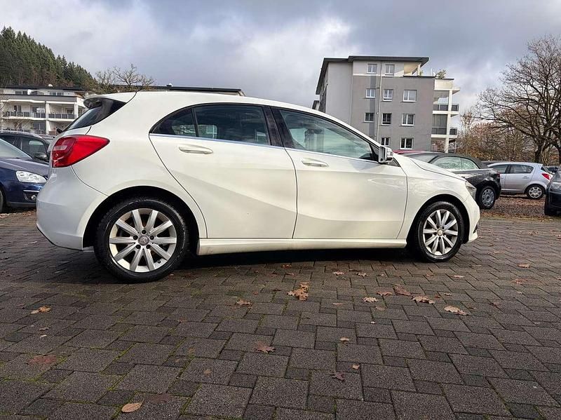 Gebraucht Mercedes A200 156 PS (114 kW) 2014 Calcitweiss  unilack Kleinwagen