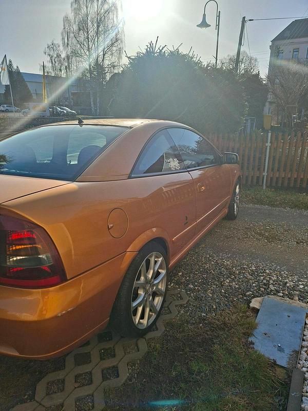 Gebraucht Opel Astra 125 PS (91 kW) 2002 Gold Coupé