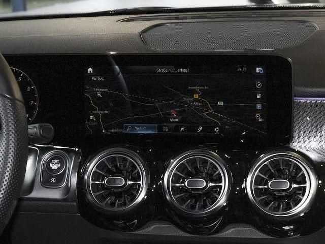 Gebraucht Mercedes GLB200 163 PS (119 kW) 2022 Grau SUV