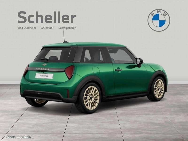 Gebraucht Mini Cooper Favoured 156 PS (114 kW) 2024 Grün Kleinwagen