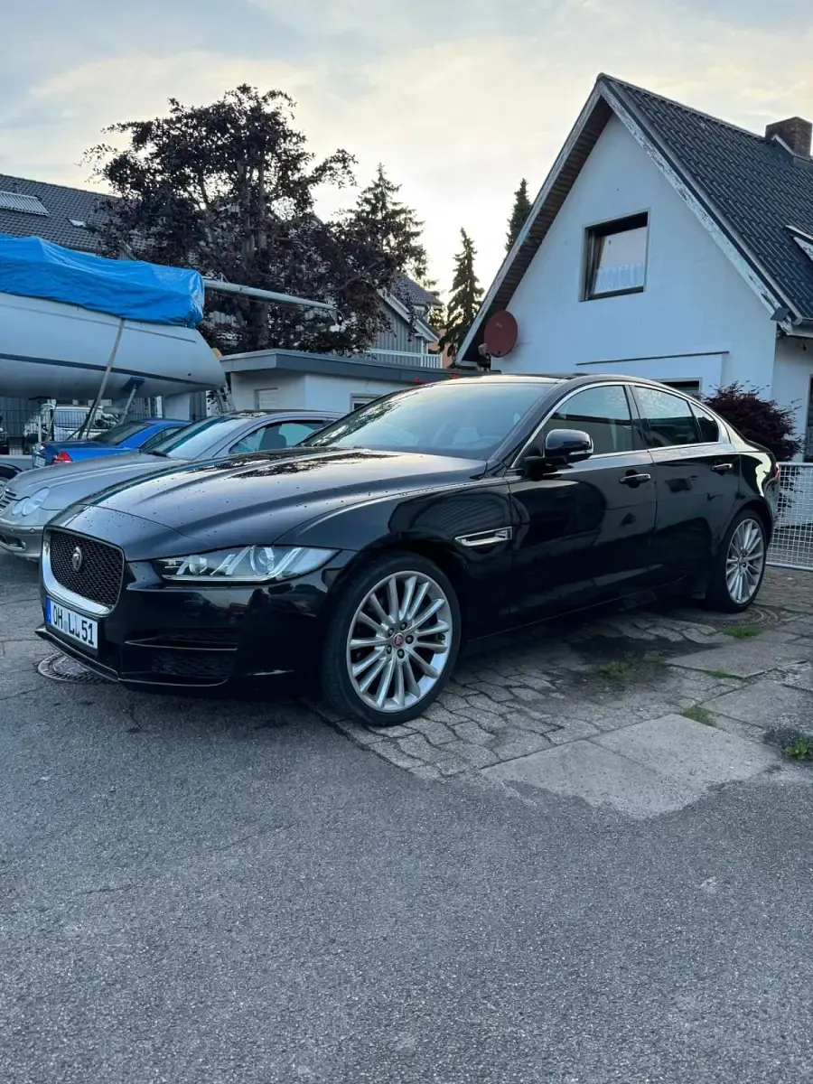 Gebraucht Jaguar XE 180 PS (132 kW) 2016 Schwarz Limousine