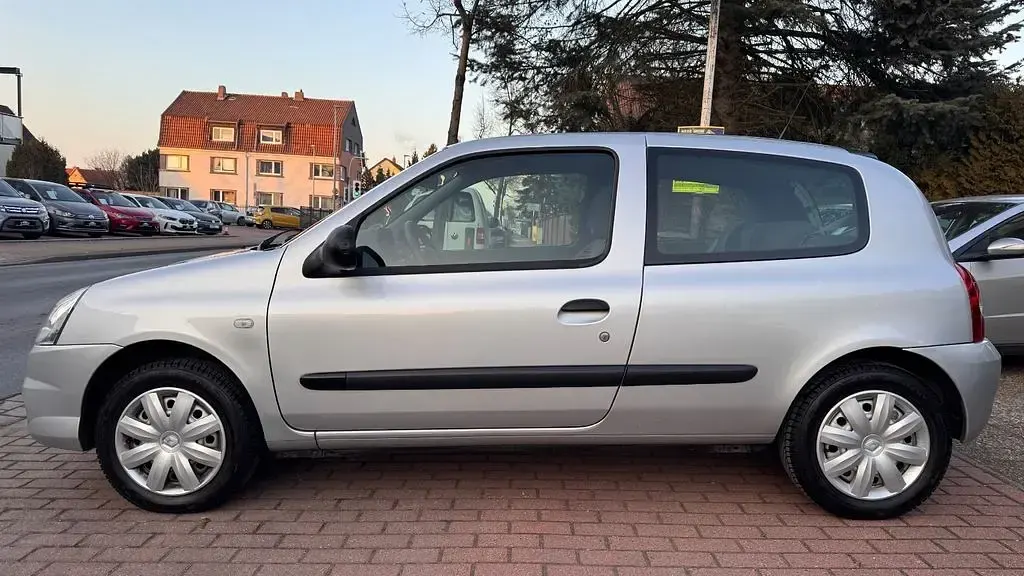 Brugt Renault Clio II Campus 75 HK (55 kW) 2011 Grå Sedan
