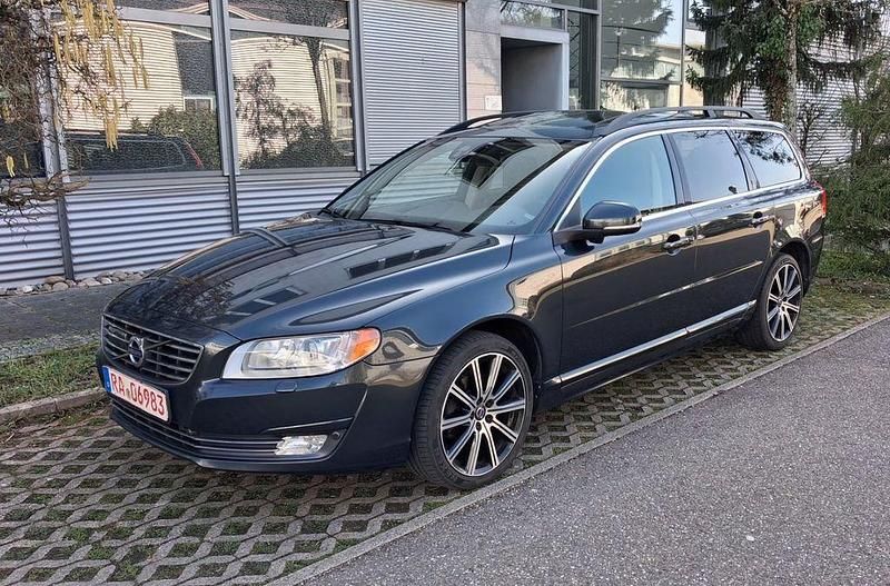 Gebraucht Volvo V70 Momentum 181 PS (133 kW) 2014 Grau Kombi