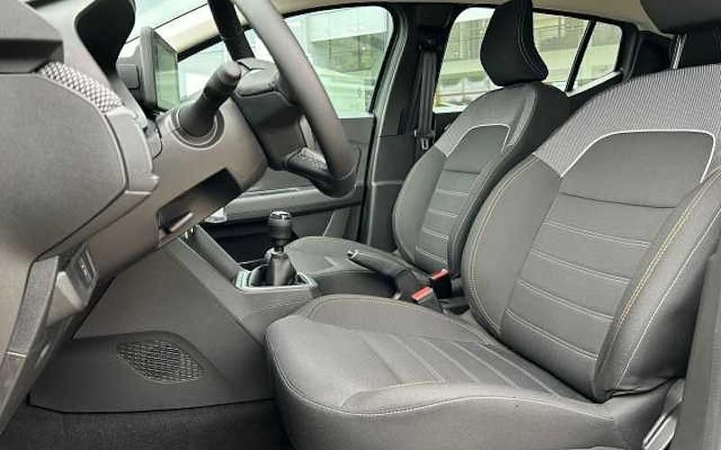 Gebraucht Dacia Sandero Expression 91 PS (66 kW) 2024 Safarigrüngrau Kleinwagen