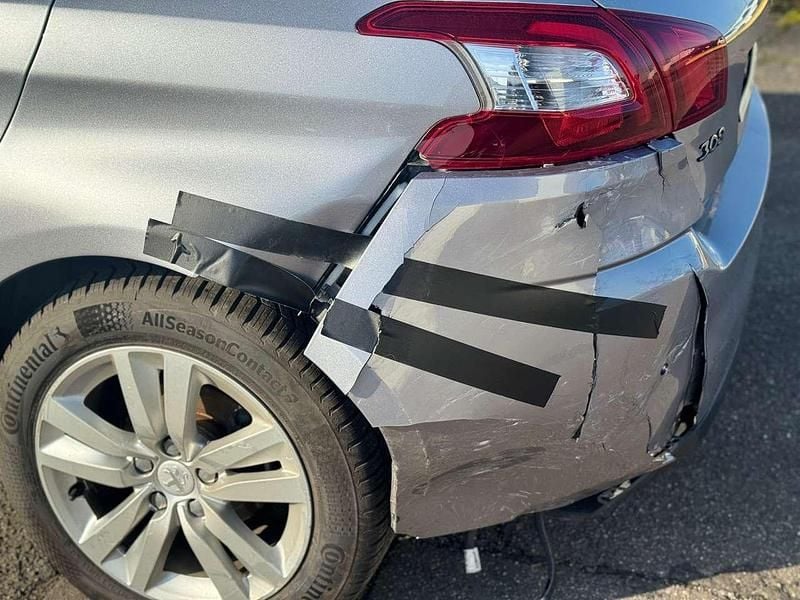 Gebraucht Peugeot 308 Active 125 PS (91 kW) 2014 Lack grau artense/metallicl Kleinwagen