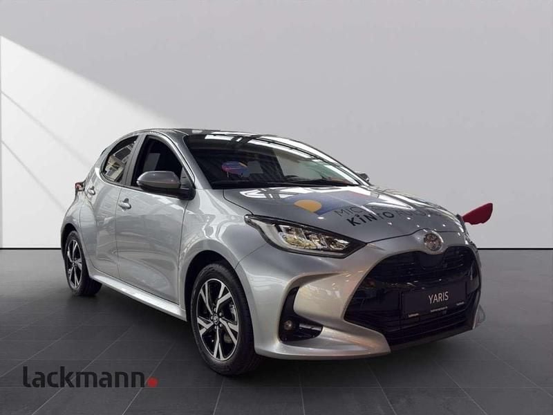 Neu Toyota Yaris Hybrid 117 PS (86 kW) 2026 Silver metallic Kleinwagen