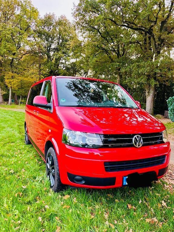 Rot Gebraucht 2015 VW Multivan Van | 25.900 € (Superpreis) - Bild 1/4