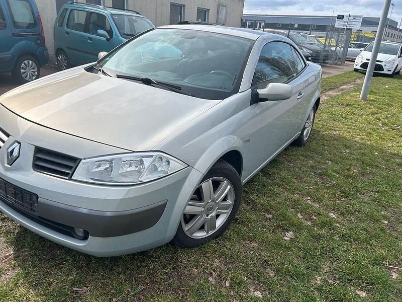 Gebraucht Renault Mégane Cabriolet Dynamique 113 PS (83 kW) 2004 Silber Cabrio