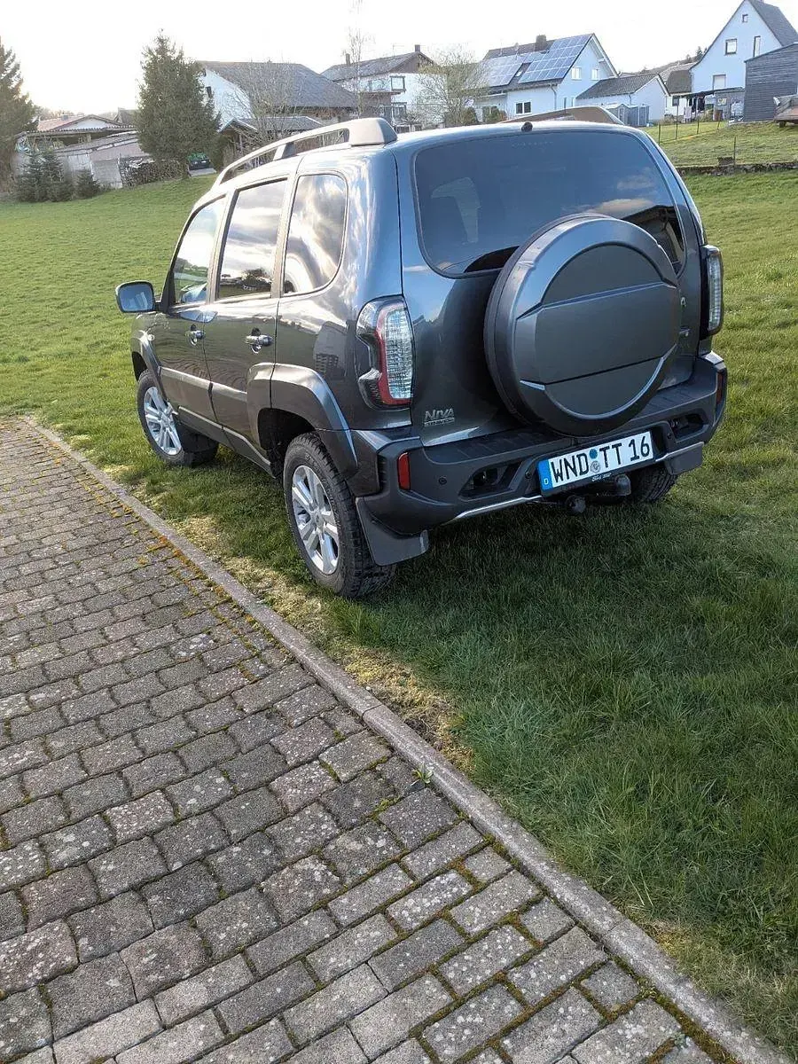Brugt Lada niva 80 HK (58 kW) 2021 Grå SUV