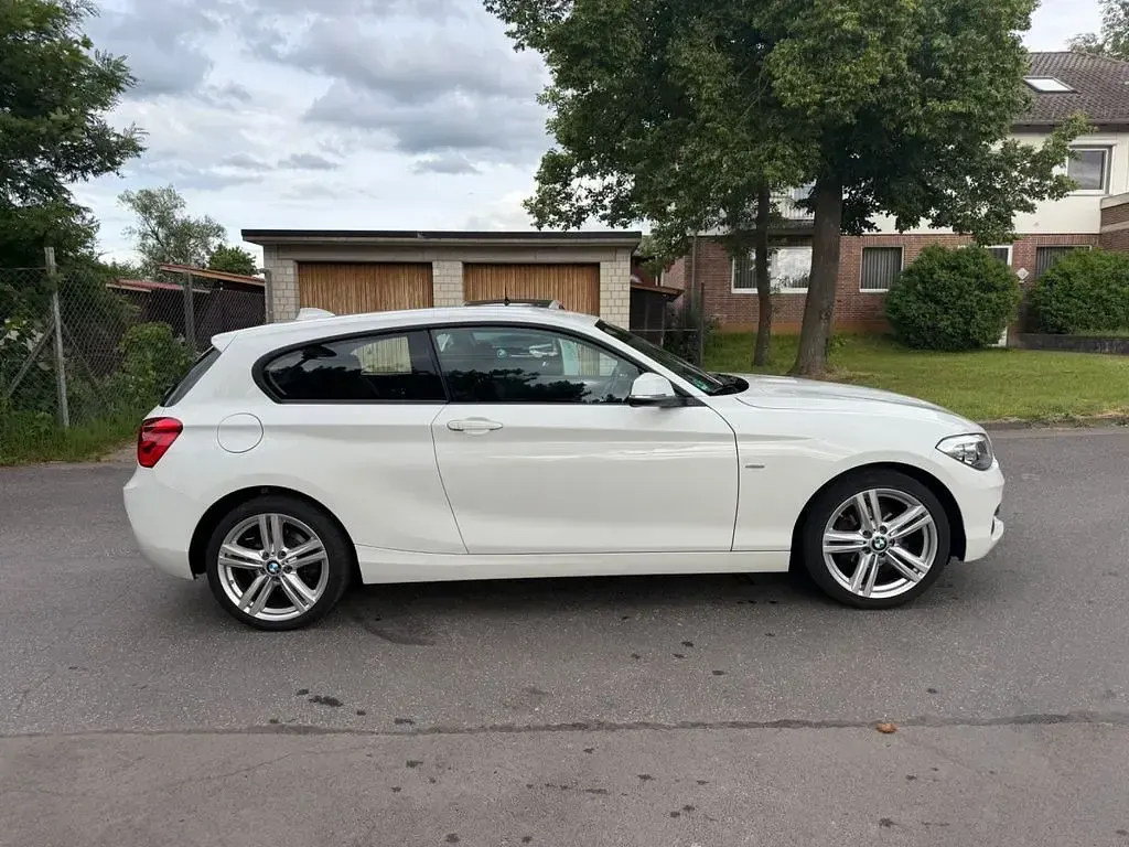 Gebraucht BMW 116 Sport Line 109 PS (80 kW) 2016 Weiß Kleinwagen