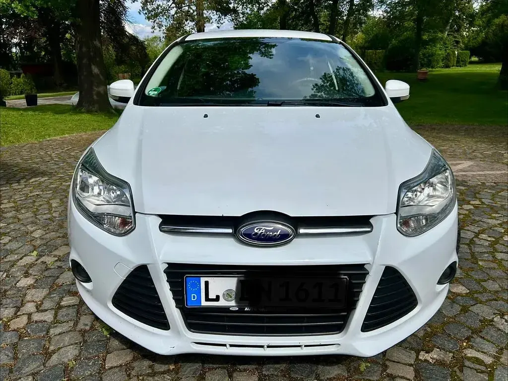 Gebraucht Ford Focus 101 PS (74 kW) 2014 Weiß Kombi
