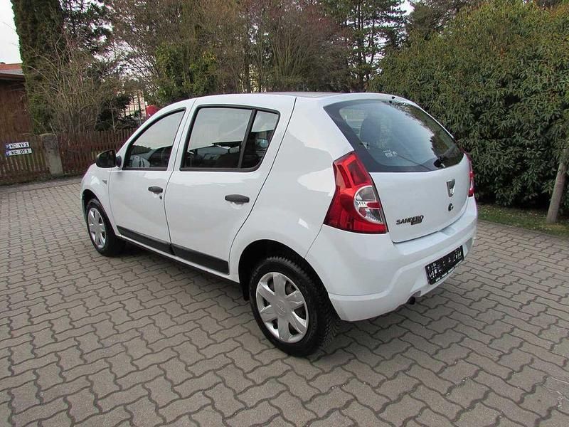Gebraucht Dacia Sandero Ambiance 75 PS (55 kW) 2010 Arktisweiß Limousine