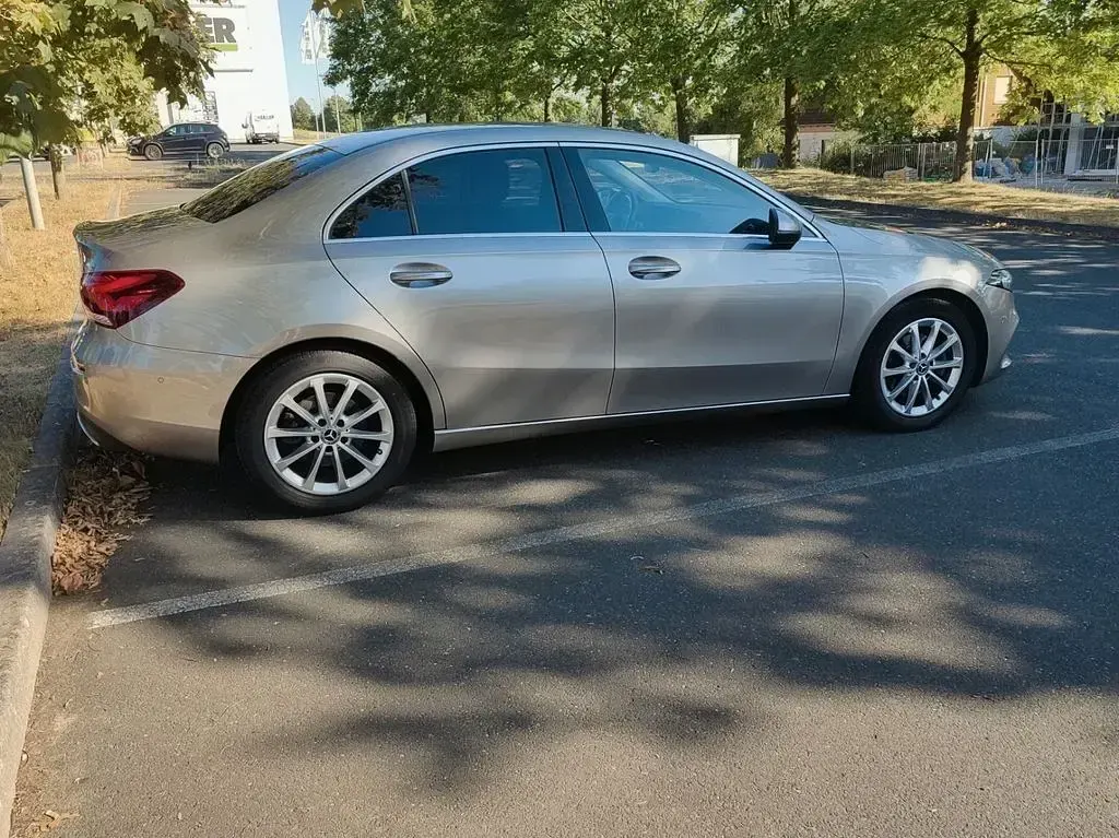 Gebraucht Mercedes A200 163 PS (119 kW) 2020 Silber Limousine