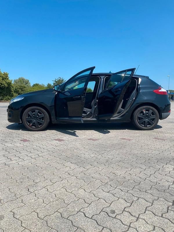 Schwarz Gebraucht 2011 Renault Mégane III Limousine | 4.500 € (Fairer Preis) - Bild 1/4