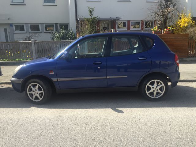 Gebraucht Daihatsu Sirion 79 PS (58 kW) 2000 Blau metallic Kleinwagen