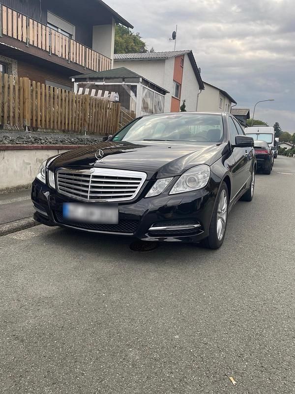 Gebraucht Mercedes E300 Avantgarde 236 PS (173 kW) 2012 Schwarz Limousine