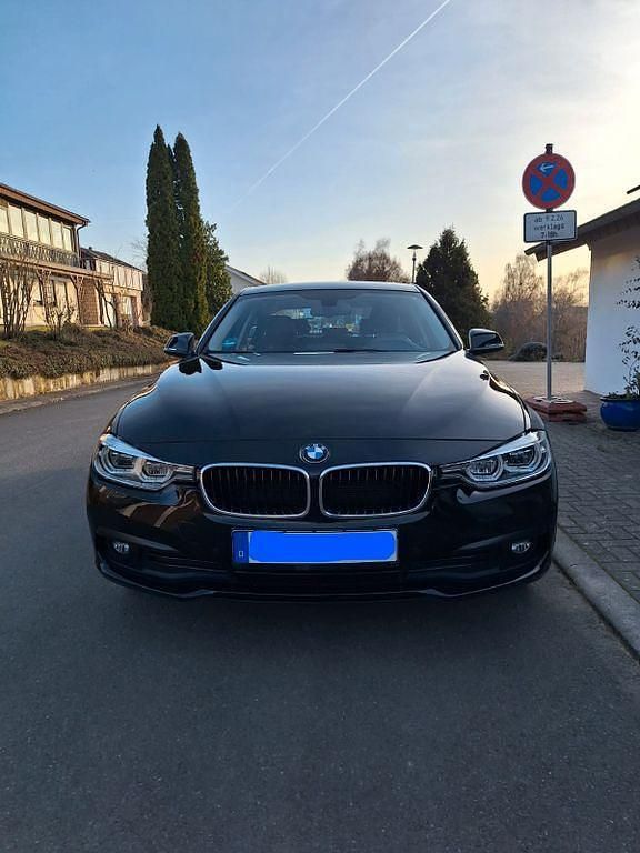 Gebraucht BMW 320 Advantage 190 PS (139 kW) 2018 Schwarz Limousine