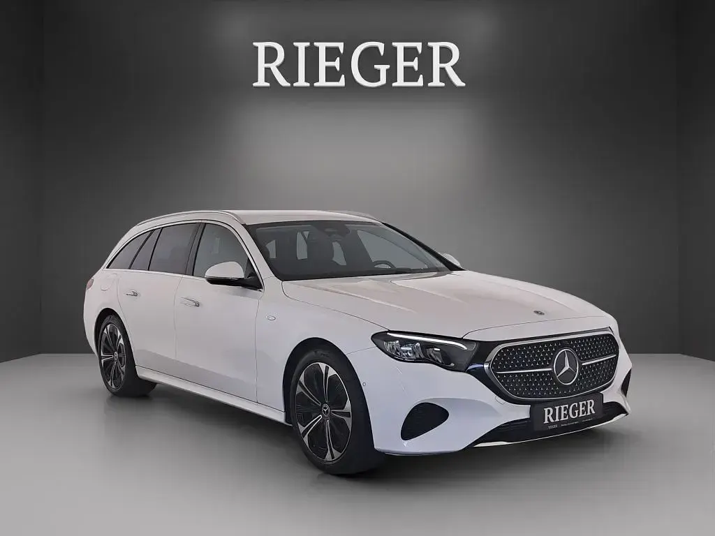 Gebraucht Mercedes E300 Avantgarde 197 PS (144 kW) 2025 Weiß Limousine