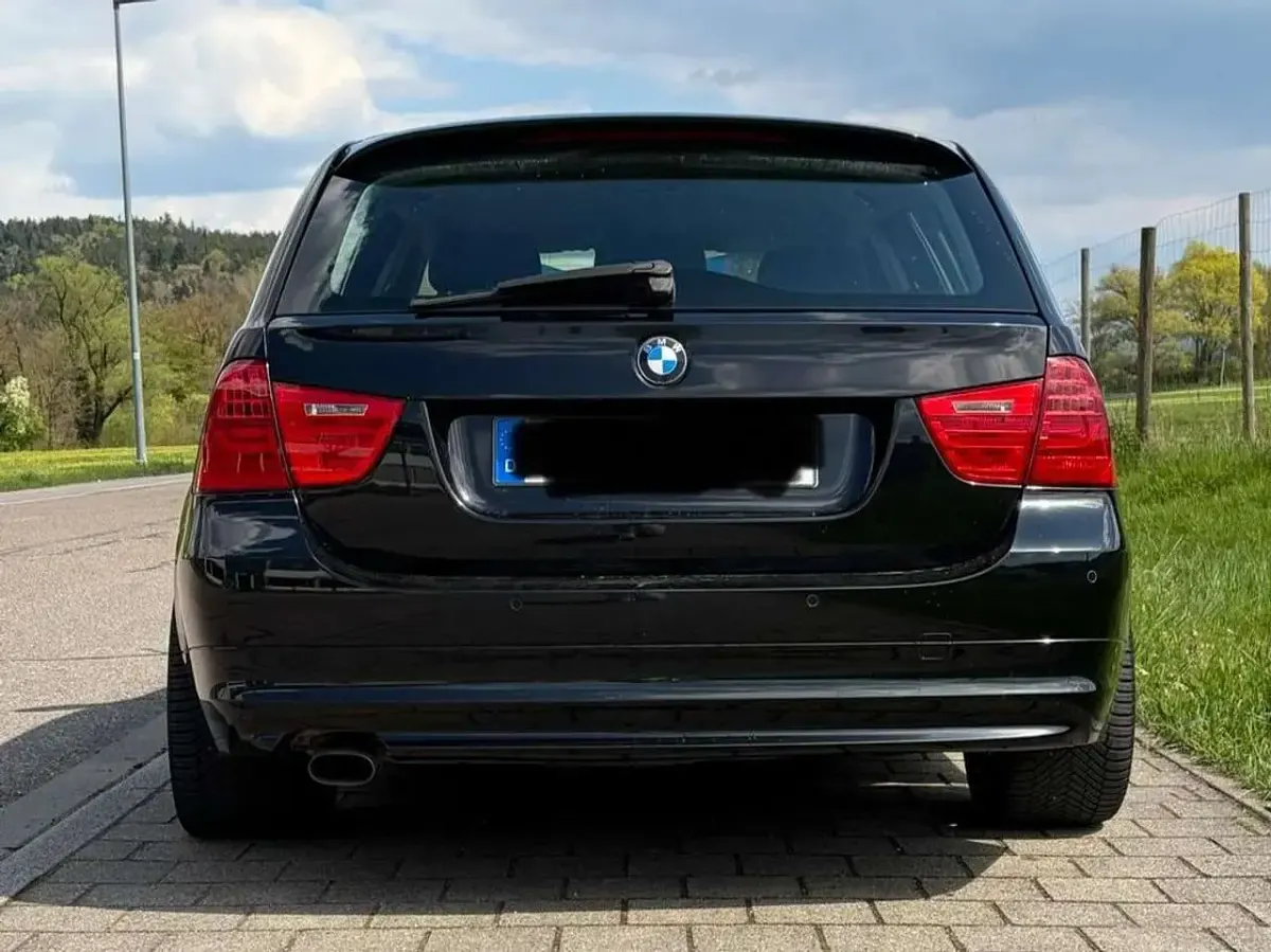 Gebraucht BMW 318 Basis 143 PS (105 kW) 2009 Schwarz Kombi