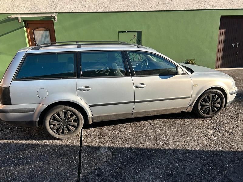 Gebraucht VW Passat 101 PS (74 kW) 1999 Silber Kombi