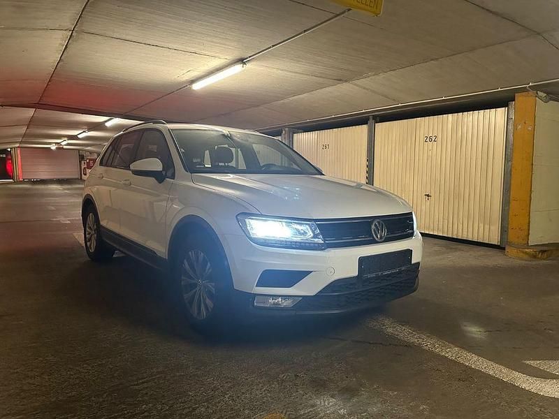 Weiß Gebraucht 2017 VW Tiguan Comfortline SUV | 15.950 € (Superpreis) - Bild 1/4