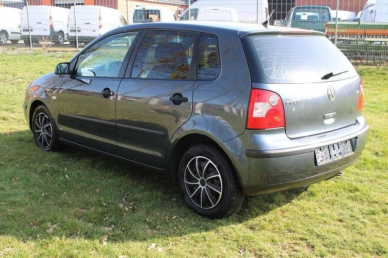 Gebraucht VW Polo Basis 64 PS (47 kW) 2002 Grau Limousine