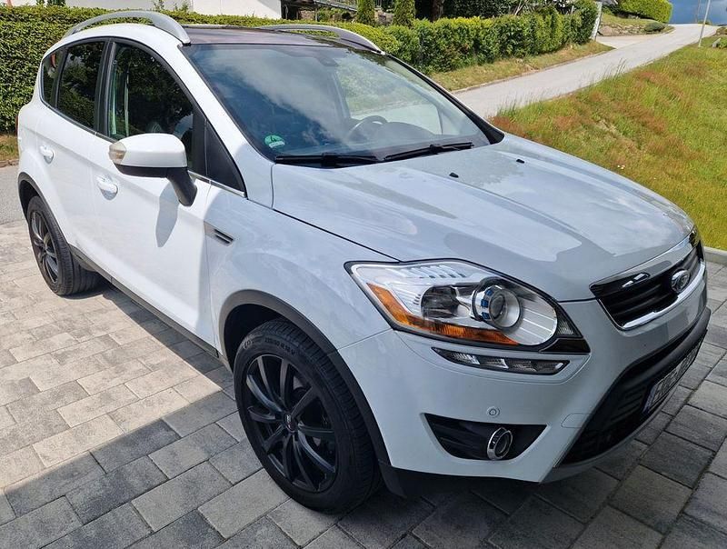 Weiß Gebraucht 2012 Ford Kuga Titanium SUV | 9.500 € (Fairer Preis) - Bild 1/4