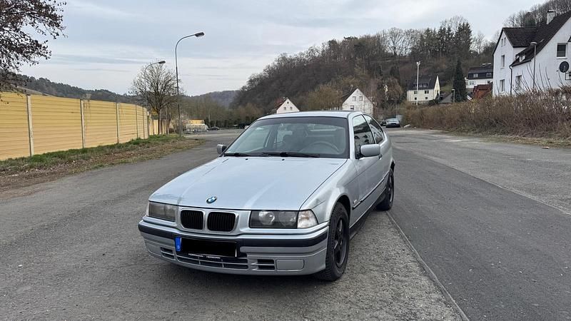 Gebraucht BMW 316 102 PS (75 kW) 1997 Silber Limousine