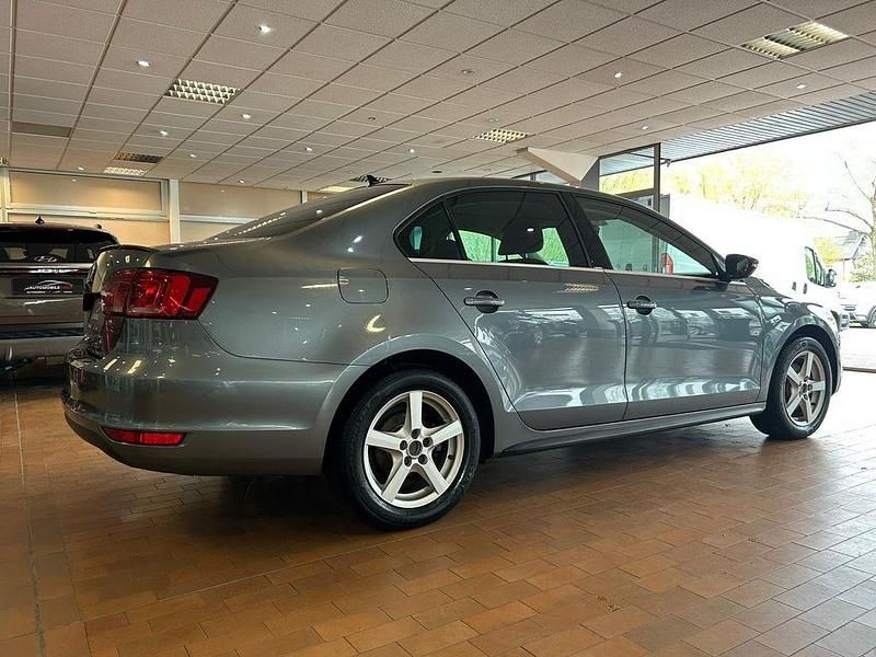 Gebraucht VW Jetta Highline 150 PS (110 kW) 2013 Grau Limousine