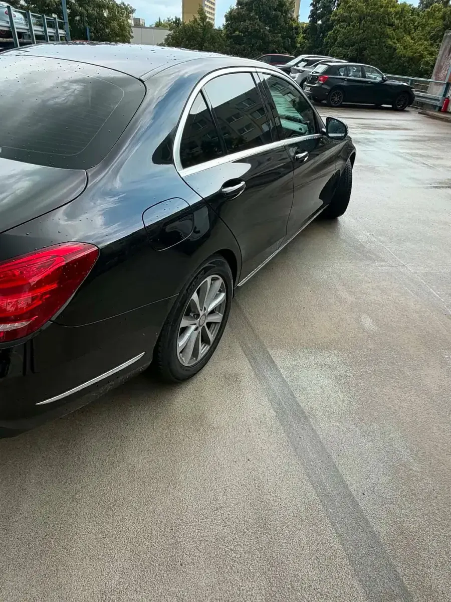 Gebraucht Mercedes C180 136 PS (100 kW) 2016 Schwarz Limousine
