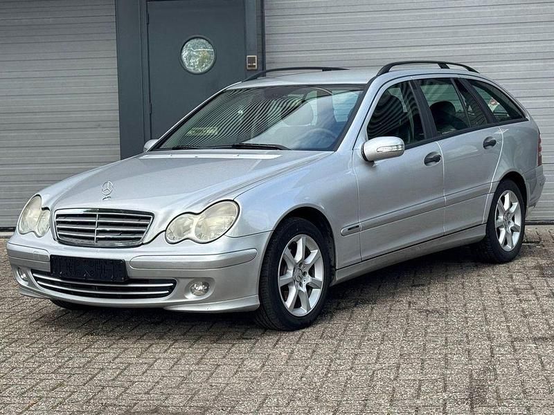 Silber Gebraucht 2005 Mercedes C220 Classic Kombi | 2.000 € (Guter Preis) - Bild 1/4