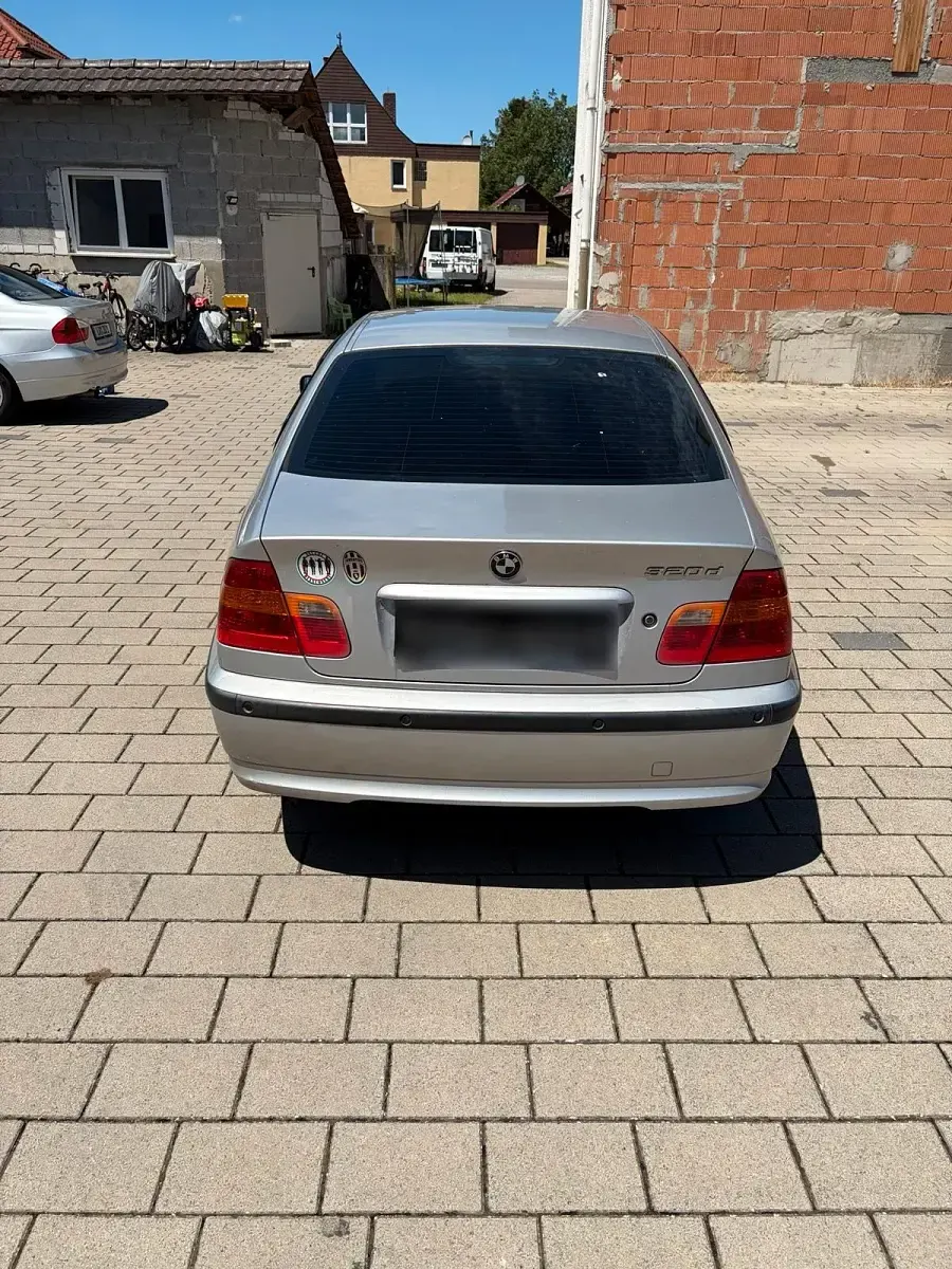Gebraucht BMW 320 150 PS (110 kW) 2003 Silber Limousine