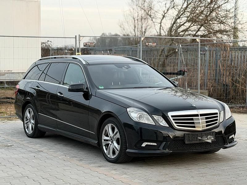 Schwarz Gebraucht 2011 Mercedes E350 AMG Kombi | 3.999 € (Fairer Preis) - Bild 1/4