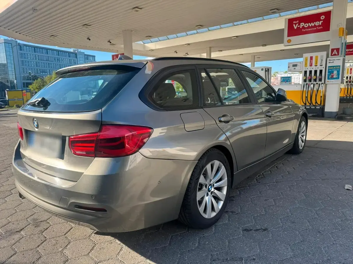 Gebraucht BMW 320 190 PS (139 kW) 2018 Grau Kombi
