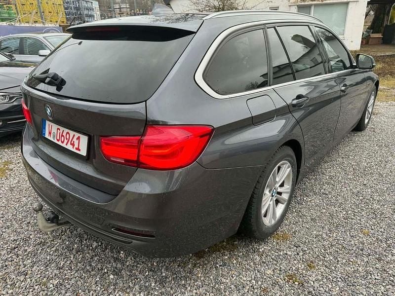 Gebraucht BMW 318 Sport Line 150 PS (110 kW) 2019 Grau Kombi