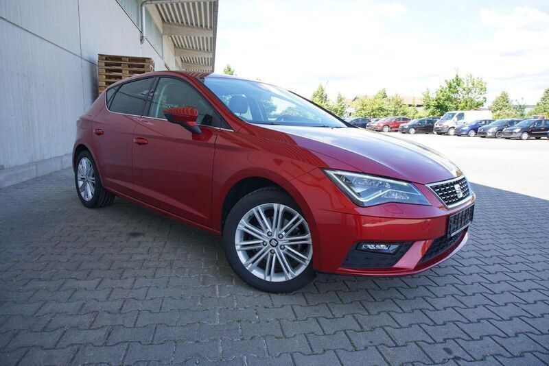"desire" rot Gebraucht 2020 Seat Leon XCELLENCE Limousine | 19.995 € (Guter Preis) - Bild 1/4